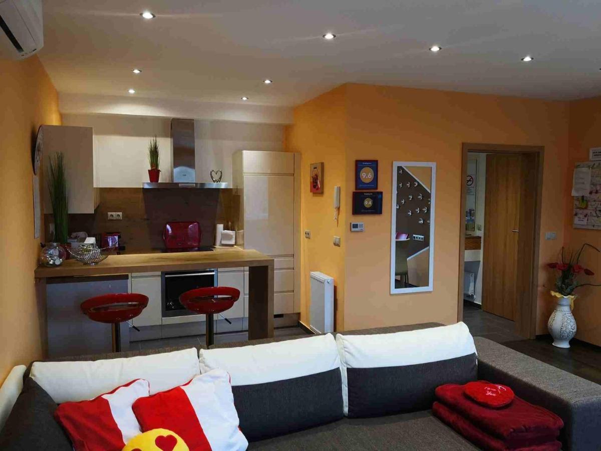 Zafir Sziget Apartman ชาร์วาร์ ภายนอก รูปภาพ