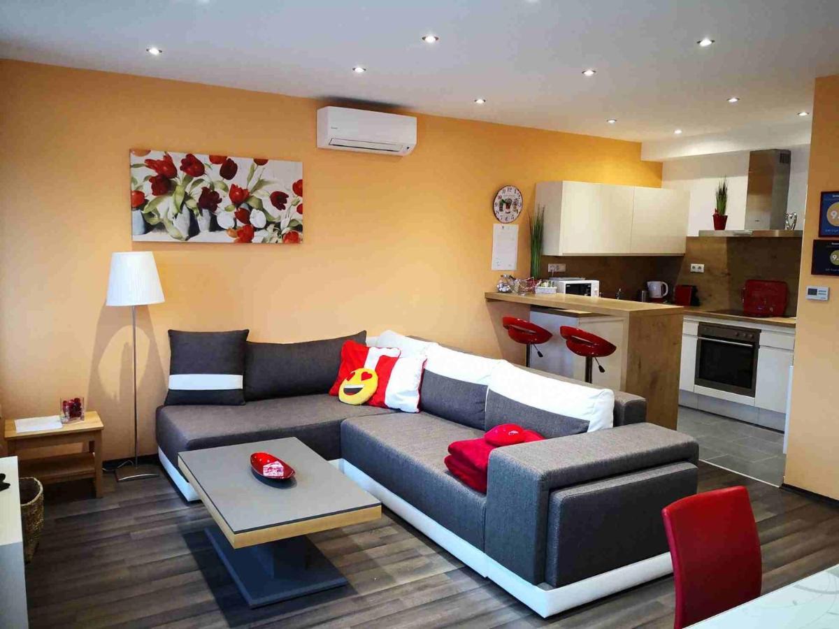 Zafir Sziget Apartman ชาร์วาร์ ภายนอก รูปภาพ