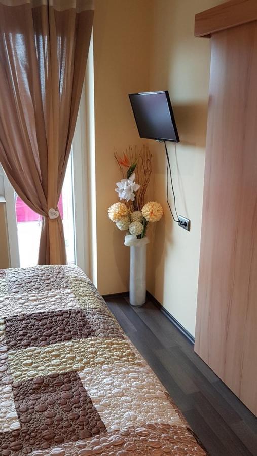 Zafir Sziget Apartman ชาร์วาร์ ภายนอก รูปภาพ