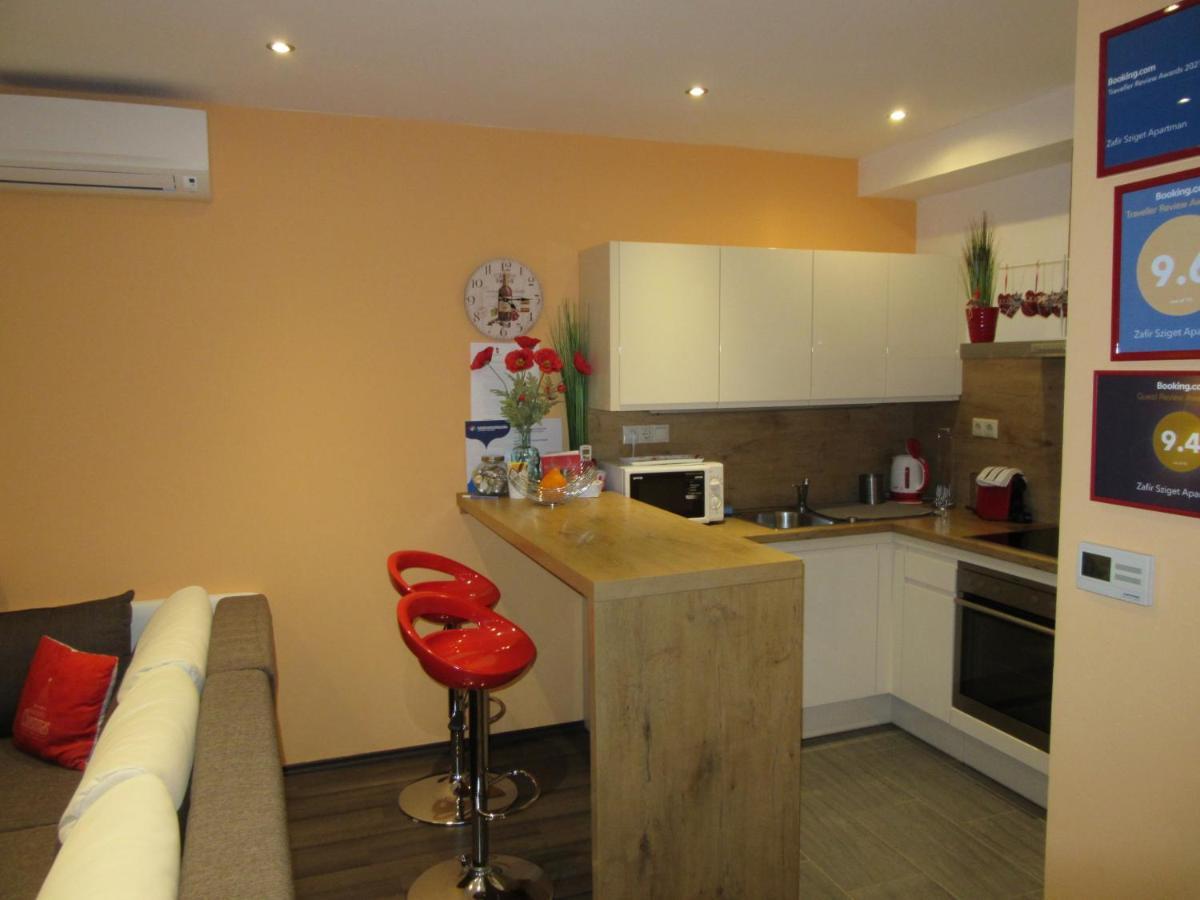 Zafir Sziget Apartman ชาร์วาร์ ภายนอก รูปภาพ