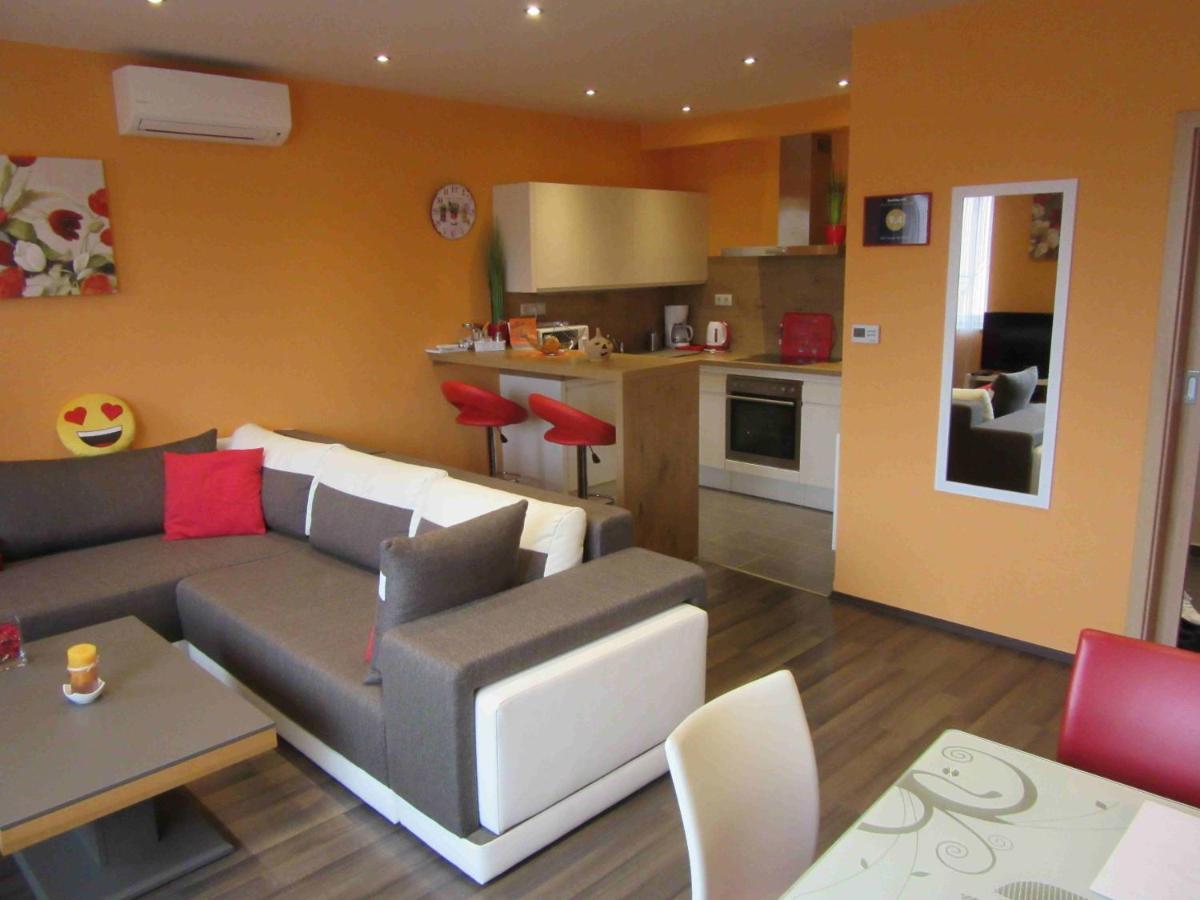 Zafir Sziget Apartman ชาร์วาร์ ภายนอก รูปภาพ